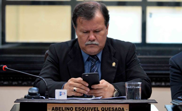 Fiscalía acusa a exdiputado Abelino Esquivel por supuestos cobros ilegales a asesores