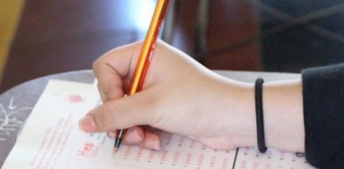 Huelga genera suspensión de exámenes de bachillerato para 14 mil alumnos de colegios técnicos