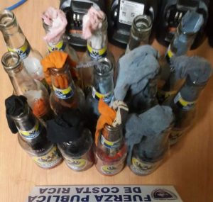 Fiscalía apelará medidas cautelares impuestas a detenidos con 14 bombas molotov en Limón