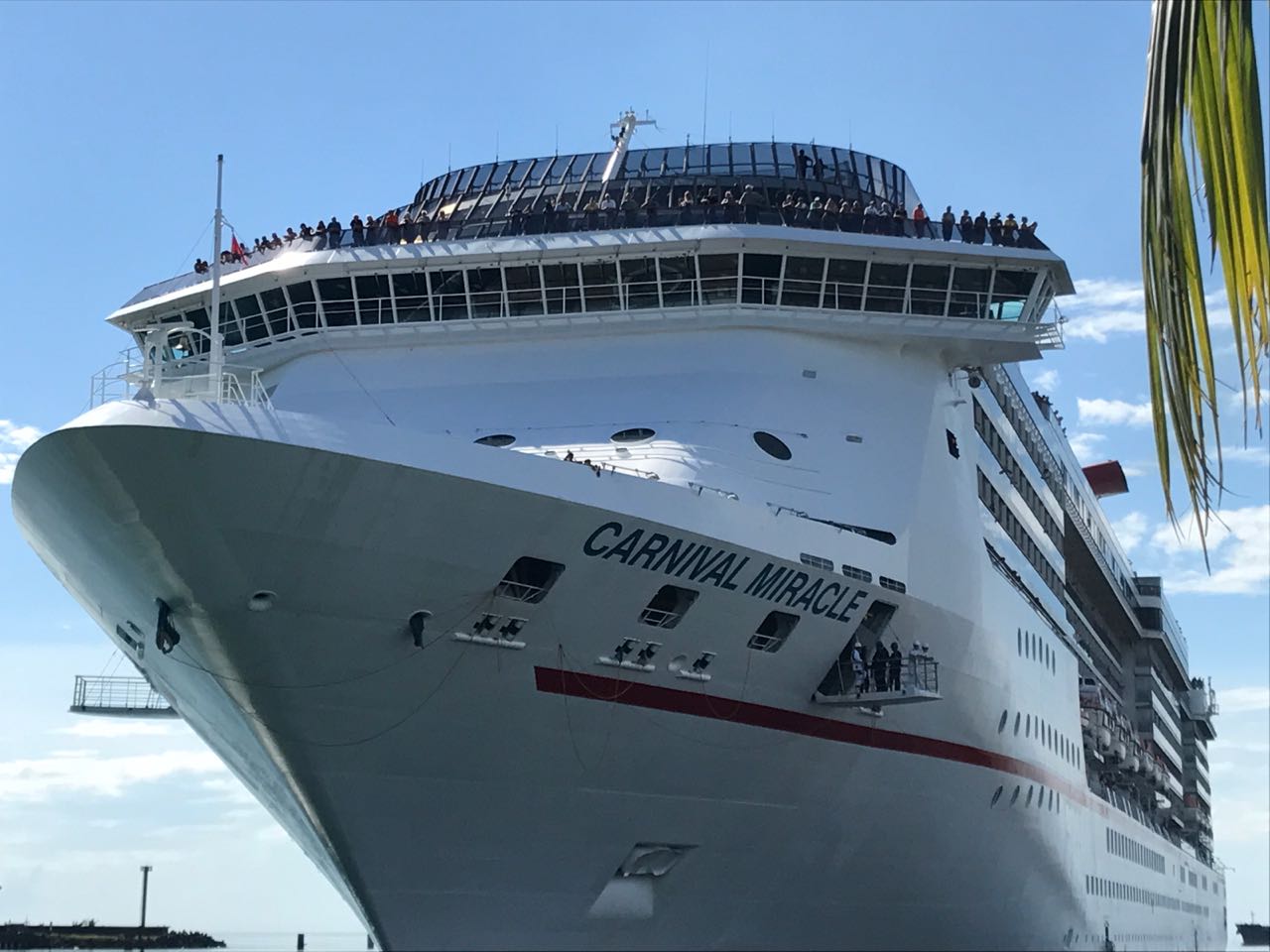 Limón recibe al segundo crucero de la temporada con 2.031 pasajeros