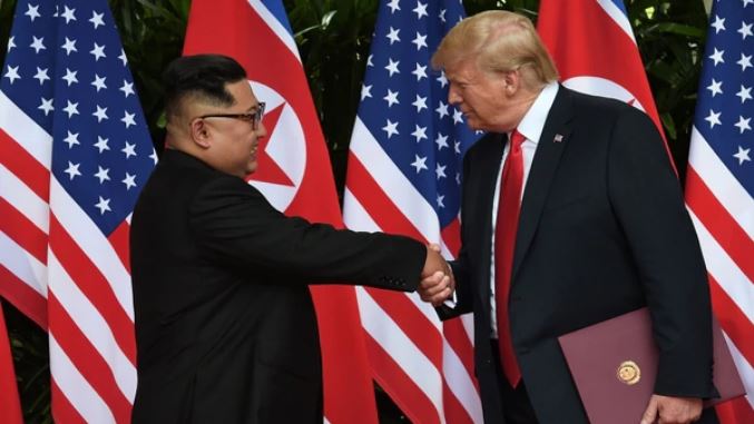 Trump agradeció a Kim Jong-un por ausencia de misiles en el desfile militar