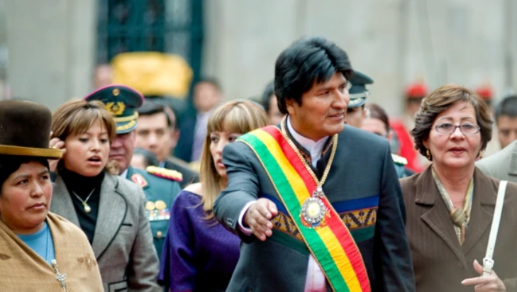 Evo Morales promulgó la polémica «Ley de Organizaciones Políticas» que habilita la realización de elecciones primarias