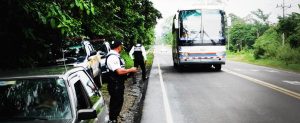 Tránsito detuvo 4 buses por prestar servicio a manifestantes en ruta no autorizadas
