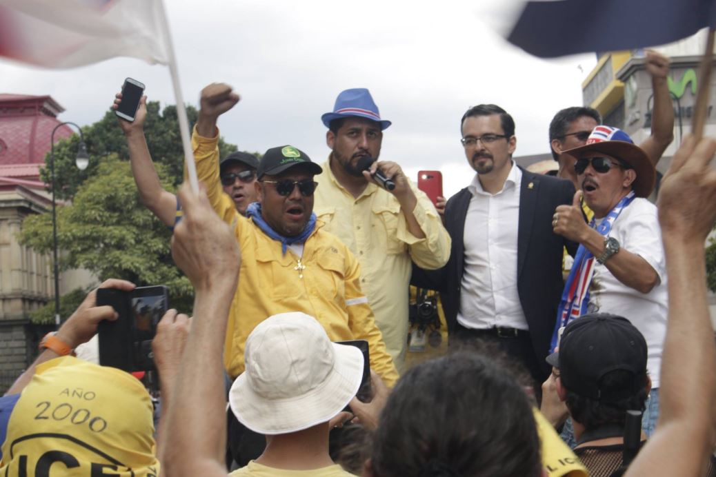 Oposición considera ‘irreal’ plazo previsto por Carlos Alvarado para aprobación de plan fiscal 