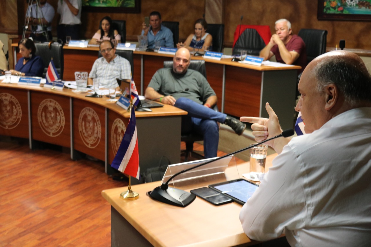Alcalde de San Carlos reprocha visita de Piza a Concejo Municipal para hablar del plan Fiscal