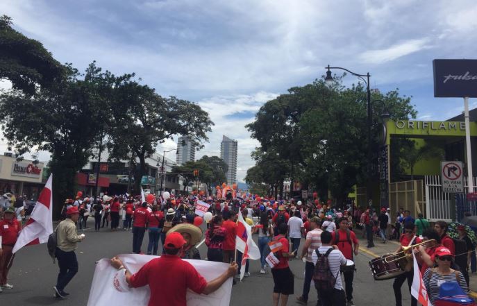 ‘Marcha de los gatos’ reunió a miles de empleados públicos en San José