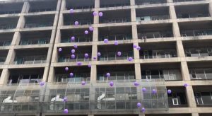 200 globos volaron por lo alto para recordar a bebés que fallecieron antes de nacer