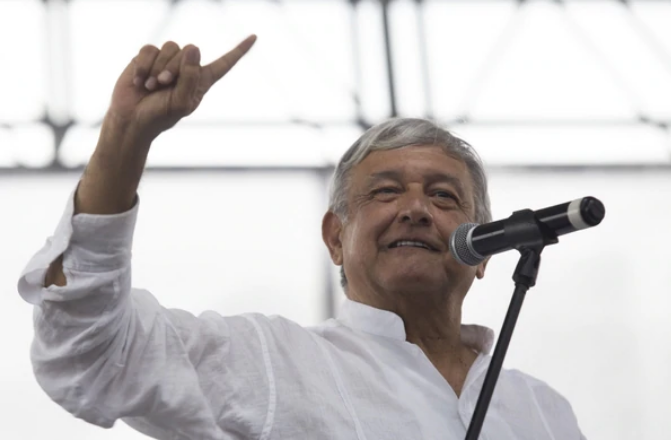 Presidente electo de México dice que goza de buena salud y que no está «chocheando»