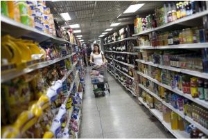 Encuesta revela que 5 de cada 10 costarricenses realizan compras no programadas