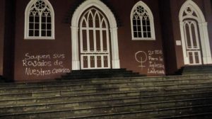 Iglesia Católica enciende luces de emergencia por “violencia y persecución” social