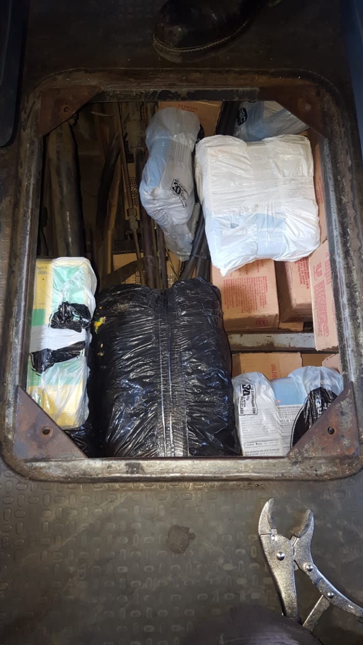Policía Fiscal interviene dos buses que venían desde Nicaragua con medicamentos de contrabando