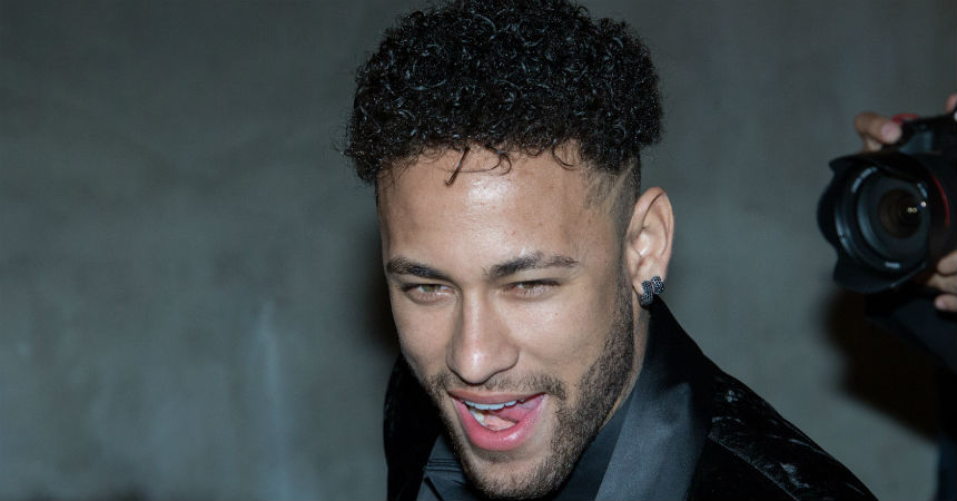 No es broma: a Neymar le pagan por aplaudir