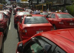 Taxistas se plantarán frente Aresep hasta recibir respuesta sobre Uber