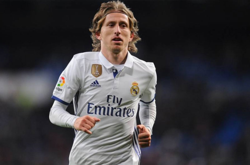 El Real Madrid empuja a Modric a la puerta de salida
