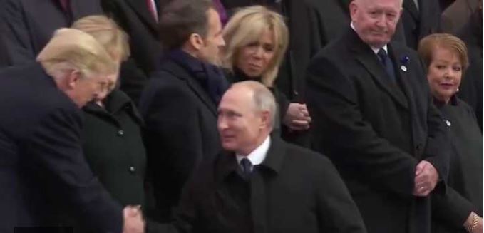Donald Trump y Vladimir Putin arribaron por separado al Arco del Triunfo y tuvieron un cálido saludo