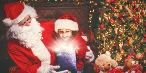 Despidieron a una profesora que reveló a los niños el secreto de Santa Claus