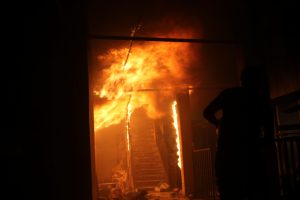 ¡Bomberos mantienen alertas! Incendios en estructuras ya suman más de 1100 este año