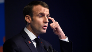 La popularidad de Emmanuel Macron sigue cayendo en los sondeos tras un mes de protestas en Francia