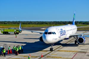 Liberia recibió el vuelo JetBlue con servicio Mint de primera en toda Latinoamérica