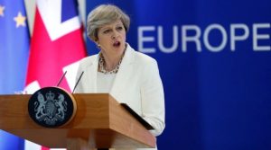 Theresa May pospuso la votación sobre el Brexit y la libra esterlina cae a su nivel más bajo en 18 meses