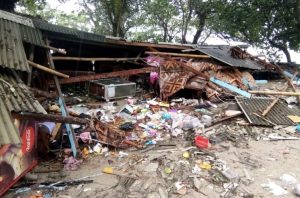 Un tsunami en Indonesia dejó al menos 222 muertos y 843 heridos