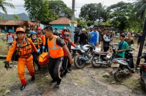 Tsunami en Indonesia: los muertos ascienden a 373 y continúa la búsqueda de sobrevivientes