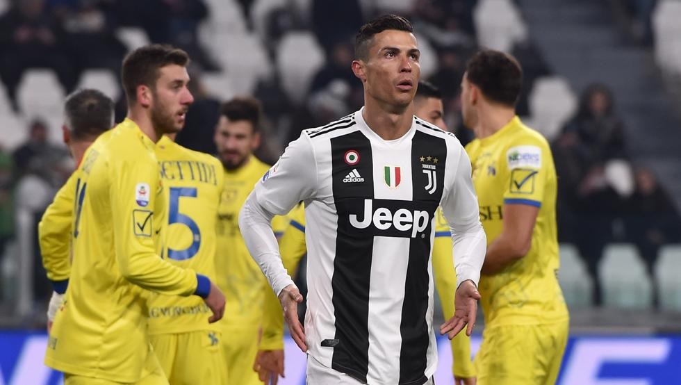 (Vídeo) Cristiano Ronaldo falló su primer penal en Serie A