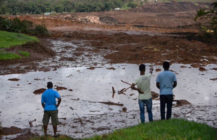 Detuvieron a cinco personas por el colapso de la represa que dejó al menos 65 muertos en Brasil