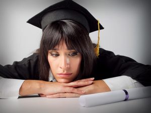 Reportaje: ¡Sin ejercer! Uno de cada diez universitarios graduados tiene dificultades para conseguir empleo