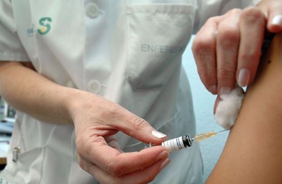 Médicos serán capacitados para implementar vacuna contra papiloma en niñas mayores de 10 años