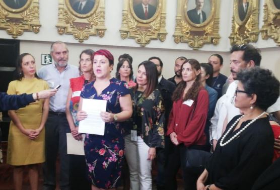 Artistas culturales urgen a diputados aprobación del crédito para restaurar Teatro Nacional