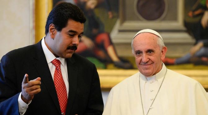Maduro le envió una carta al papa Francisco pidiéndole ayuda para entablar un diálogo con la oposición