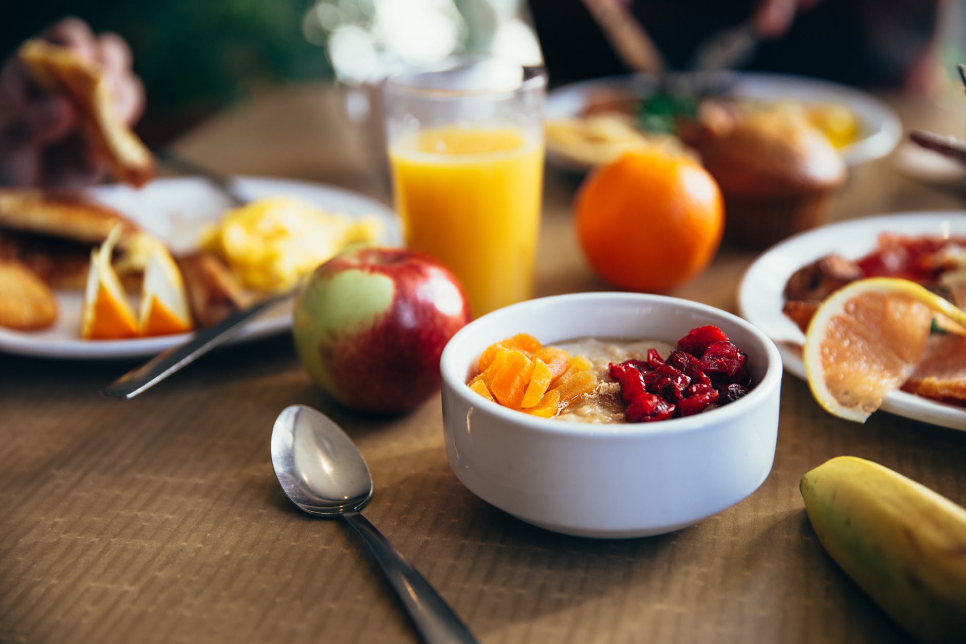 Menores que desayunan antes de ir a la escuela tienen mejor desempeño y control emocional