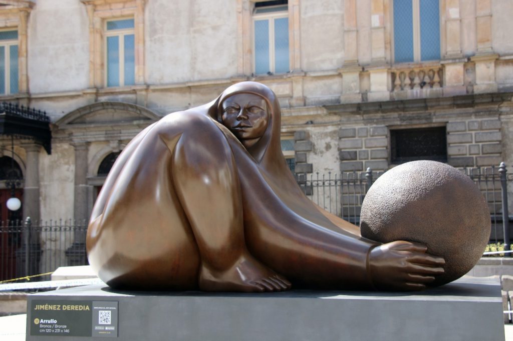 27 esculturas de Jorge Jiménez Deredia engalanan la ciudad capital