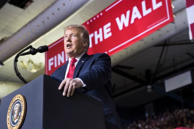 Trump anunciará $8 mil millones para el muro con México, según medios de EEUU