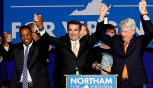 Escándalos en Virginia: piden la renuncia de los tres cargos más altos del estado