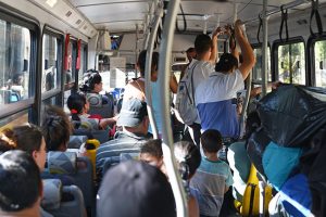 Transporte en autobús es el servicio público peor evaluado por los usuarios