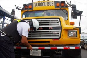 14 transportistas multados por trasladar estudiantes sin permiso en primera semana de clases