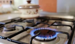 80% de hogares que cocinan con gas mantienen cilindro en un área inadecuada