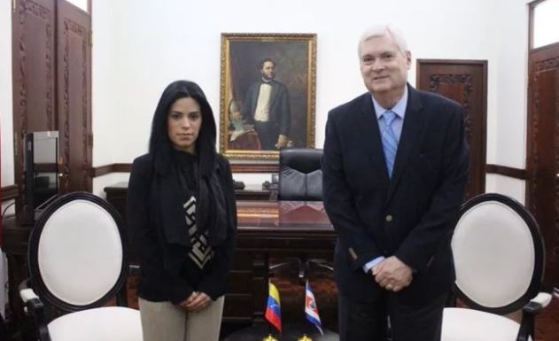 Cancillería rechaza que encargada de negocios de Venezuela tomara embajada antes de tiempo
