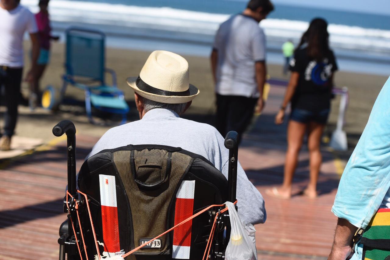 Jacó se convierte en la primera playa accesible de Centroamérica
