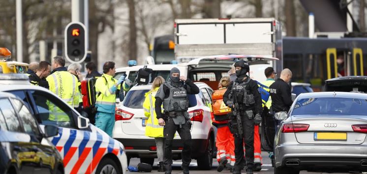 Policía holandesa investiga posible atentado terrorista en tranvía: 3 muertos, nueve heridos y un sospechoso en fuga