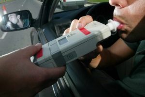 Fuerza Pública tramita compra de dispositivos para realizar alcoholemias a conductores