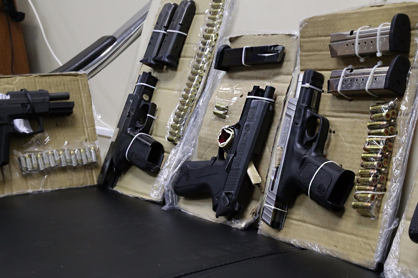 Seguridad afirma que más de la mitad de armas ligadas a delitos fueron inscritas legalmente
