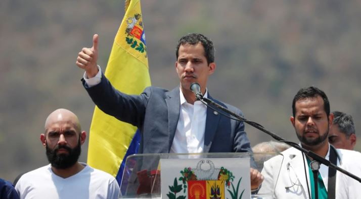 Juan Guaidó impulsa la idea del exilio para los chavistas