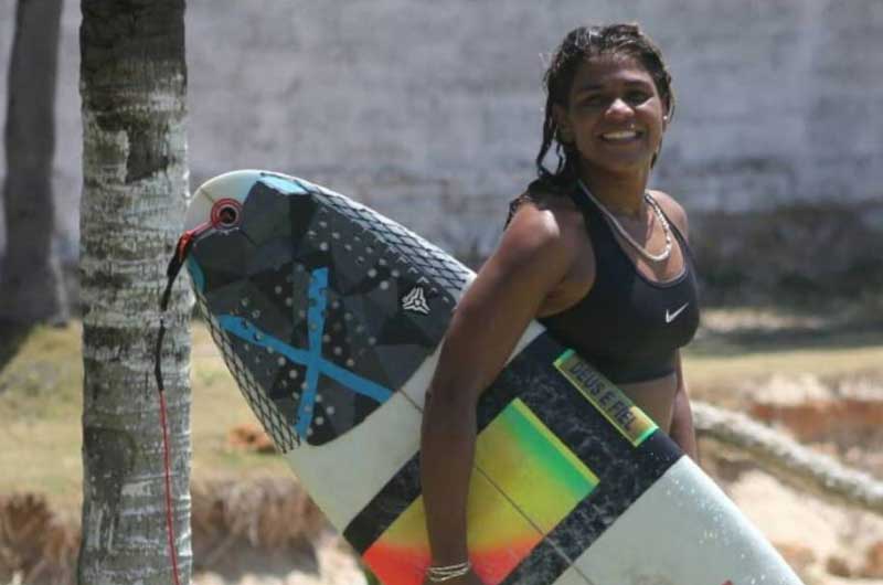 Murió una campeona de surf brasileña alcanzada por un rayo