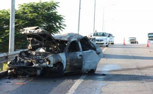 Bomberos atiende diariamente hasta 3 vehículos quemados en carretera