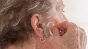 Colegio de Terapeutas reclama a CCSS por nuevo mecanismo para la compra de audífonos a personas con problemas auditivos