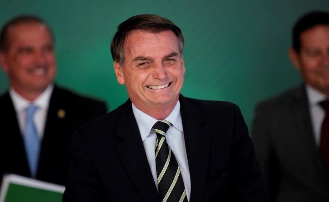 Jair Bolsonaro anunció un aguinaldo para los beneficiarios de subsidios estatales en Brasil