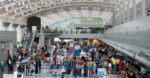 Policía Aeroportuaria recomienda a pasajeros llegar con tiempo antes de sus vuelos